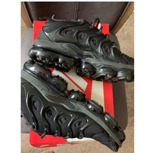 Vapormax Plus (Black)